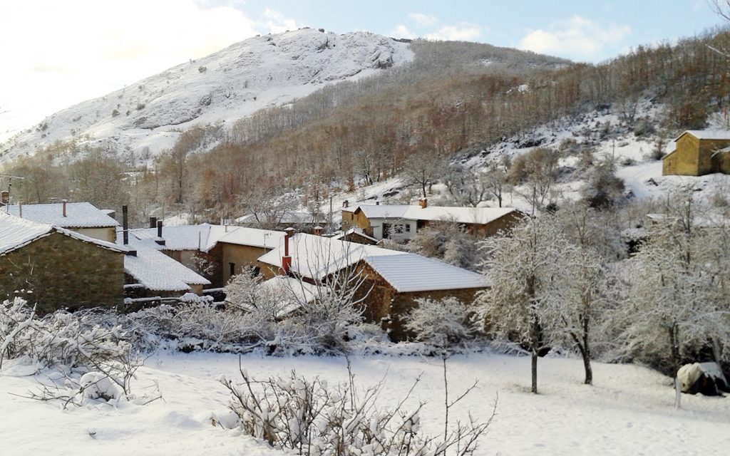 Cuevas de Viñayo nevado